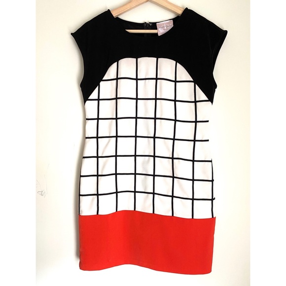 Romeo & Juliet Couture Embroidered Dress - Picture 2 of 4